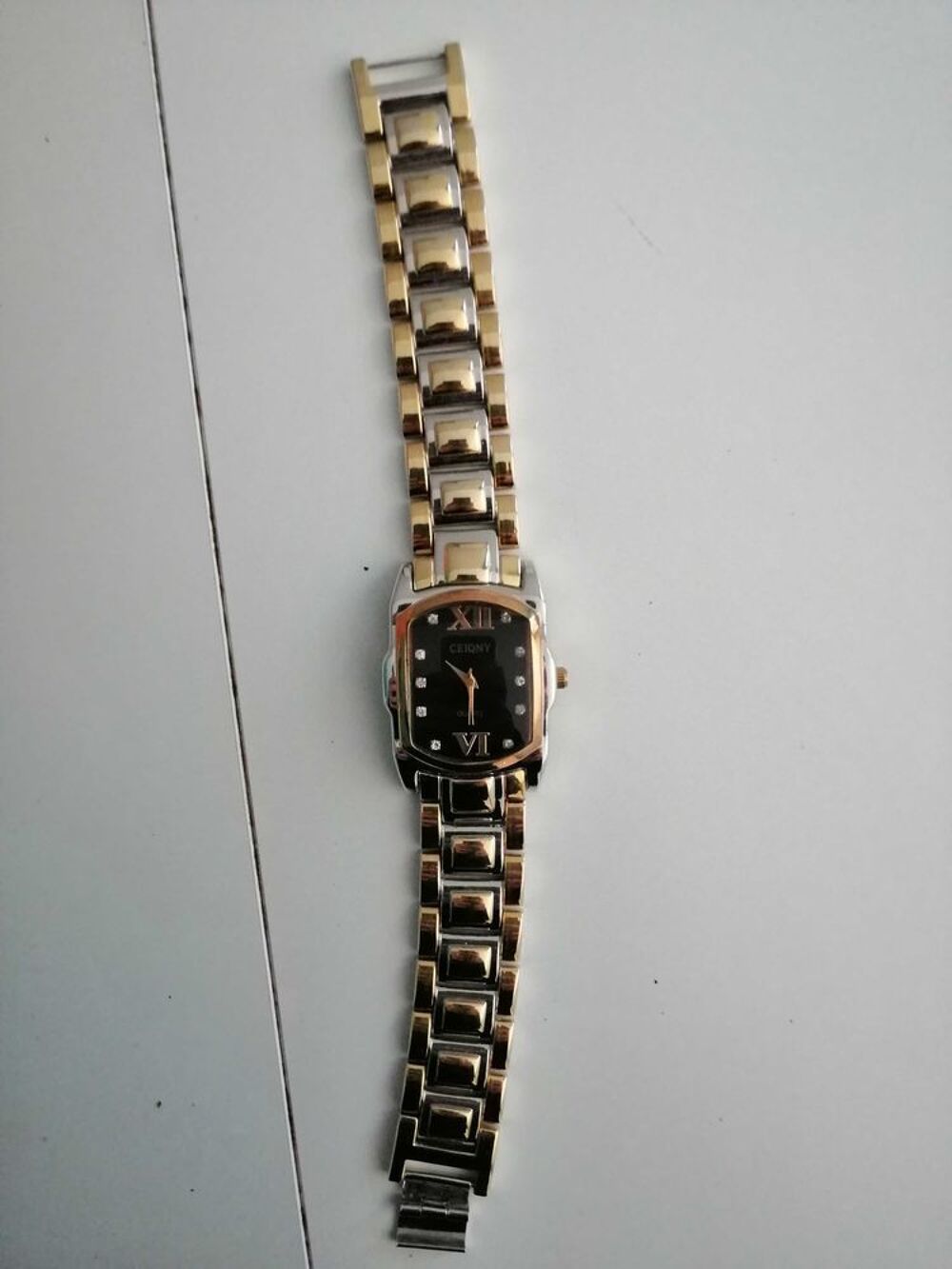 montre de la marque Steel Back Bijoux et montres