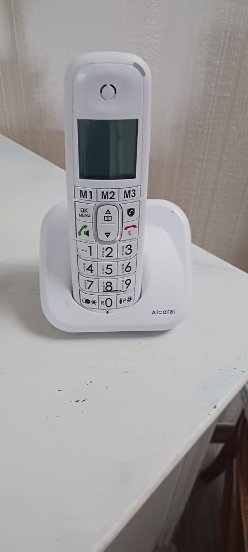 2 t&eacute;l&eacute;phones fixes Téléphones et tablettes