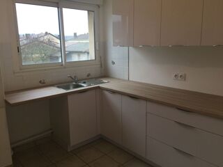  Appartement à louer 3 pièces 65 m²
