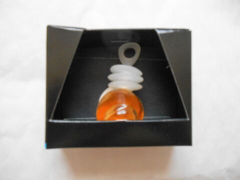 Miniature de parfum Naf Naf EDT 5ml dans sa boite noire 7 Villejuif (94)