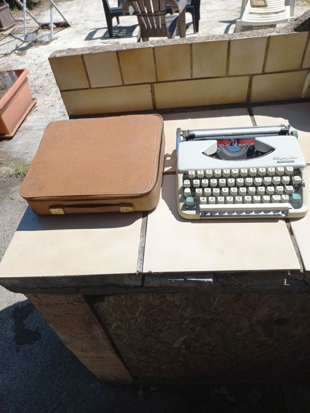 VIEILLE MACHINE A ECRIRE 