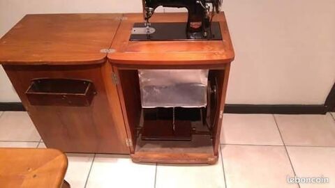 Ancienne machine � coudre Domia Margny-l�s-Compi�gne (60)