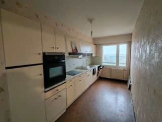  Appartement à louer 4 pièces 77 m²