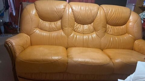 Canapé 3 places , en cuir beige clair, avec ses 2fauteuils 300 Courbevoie (92)