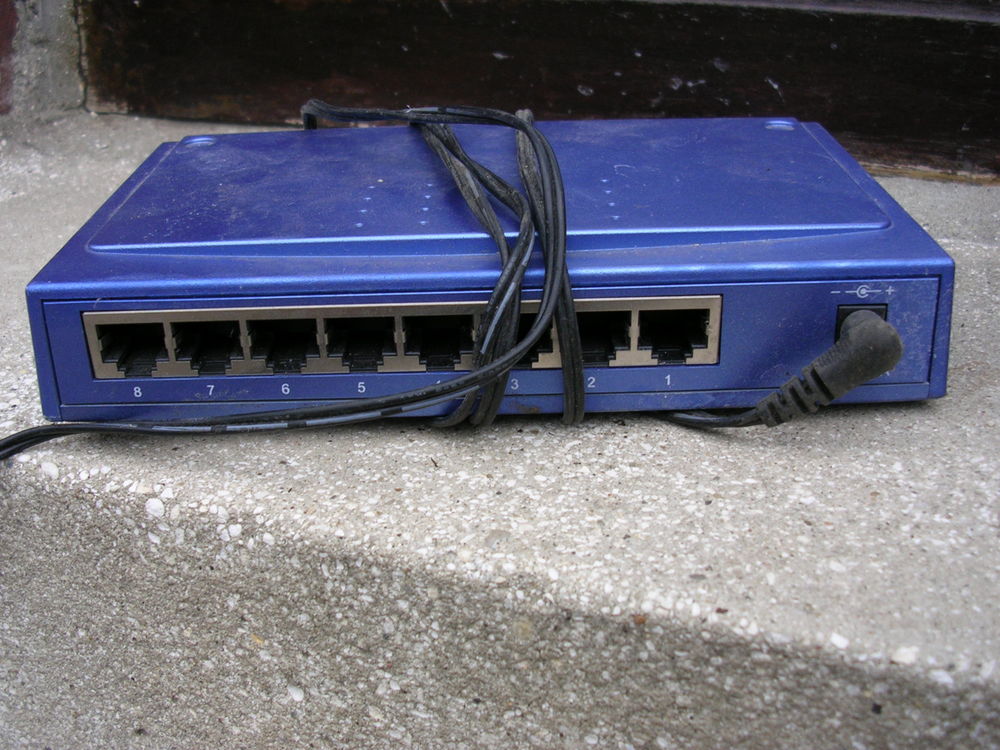 SWITCH 10 PORTS TREDNET Matériel informatique