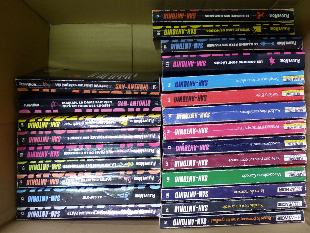 Collection de 170 San Antonio. Livres et BD
