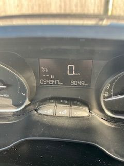 Peugeot 208 PureTech 82ch S&S BVM5 Signature