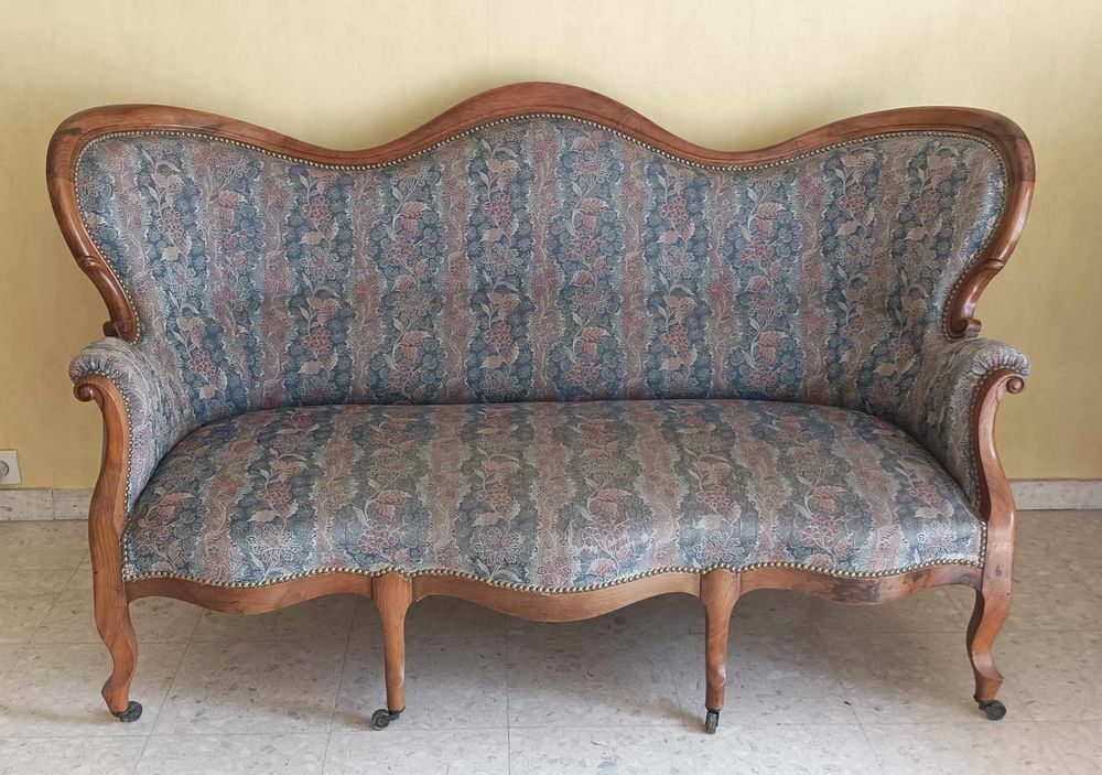 Beau canap&eacute; rustique, bois et tissu. Meubles