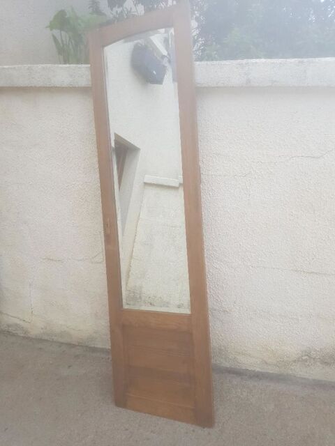 Miroir sur porte en bois
5 Bonny-sur-Loire (45)