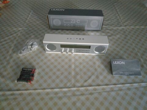 Radio-rveil LEXON Numrique Blanc avec Accessoires 25 Oullins (69)