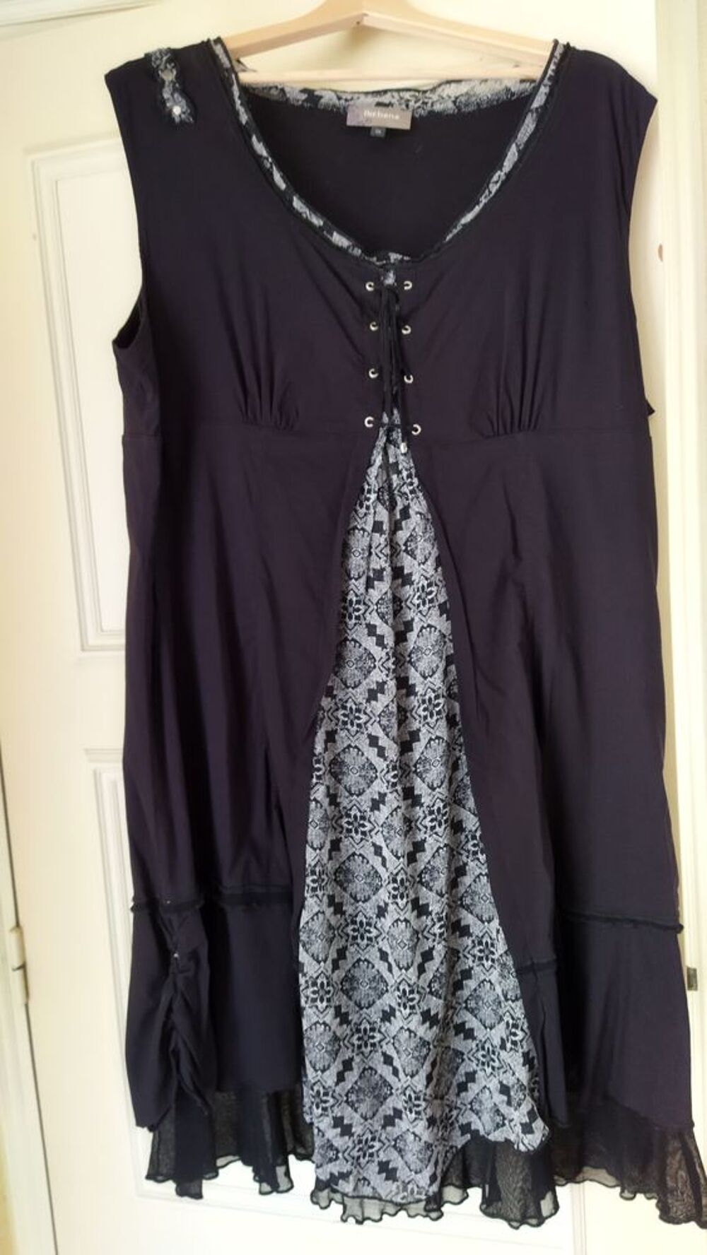 robe d'&eacute;t&eacute; 
trop petite pour moi donc je la re Vêtements