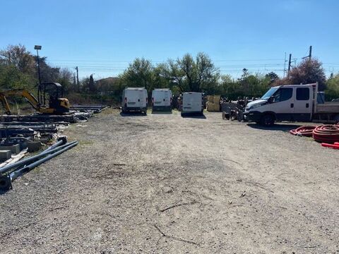 RARE, A ST PRIEST, 450 M2 DE LOCAL + 120 M2 BUREAUX + 3.000 M2 TERRAIN CLOS 6000 69800 Saint-priest