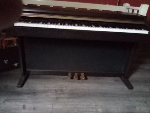 Piano Yamaha 350 Chambly (60)