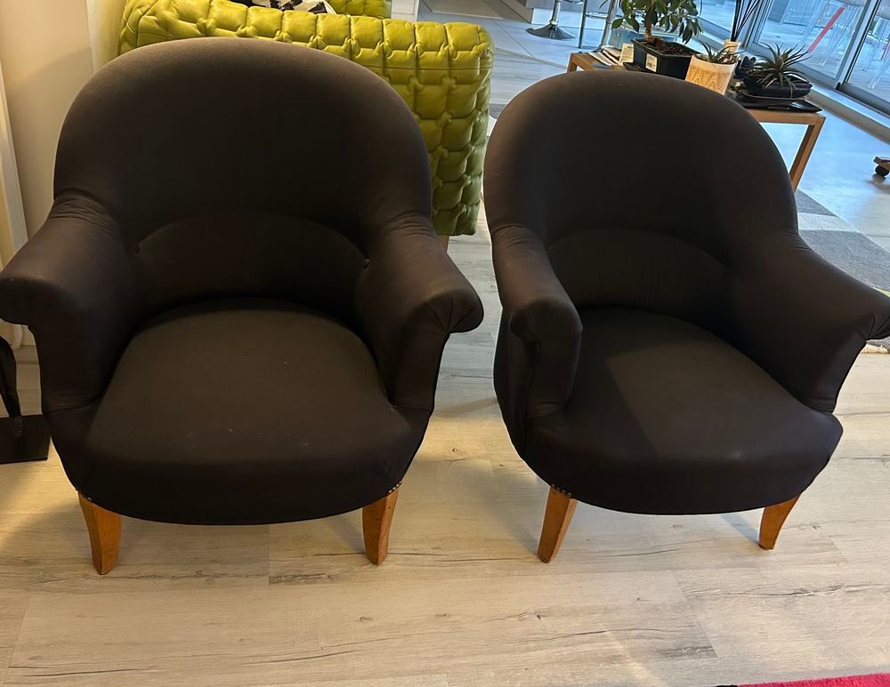 DEUX FAUTEUILS CRAPAUD Meubles