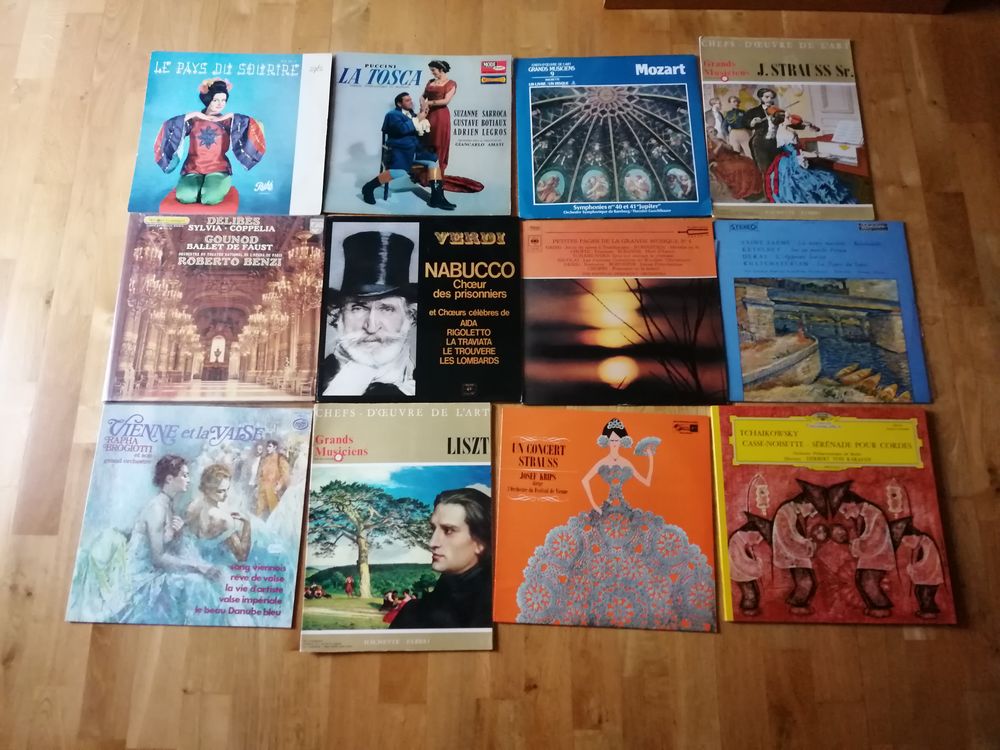 Lot de 24 vinyles 33 t CD et vinyles