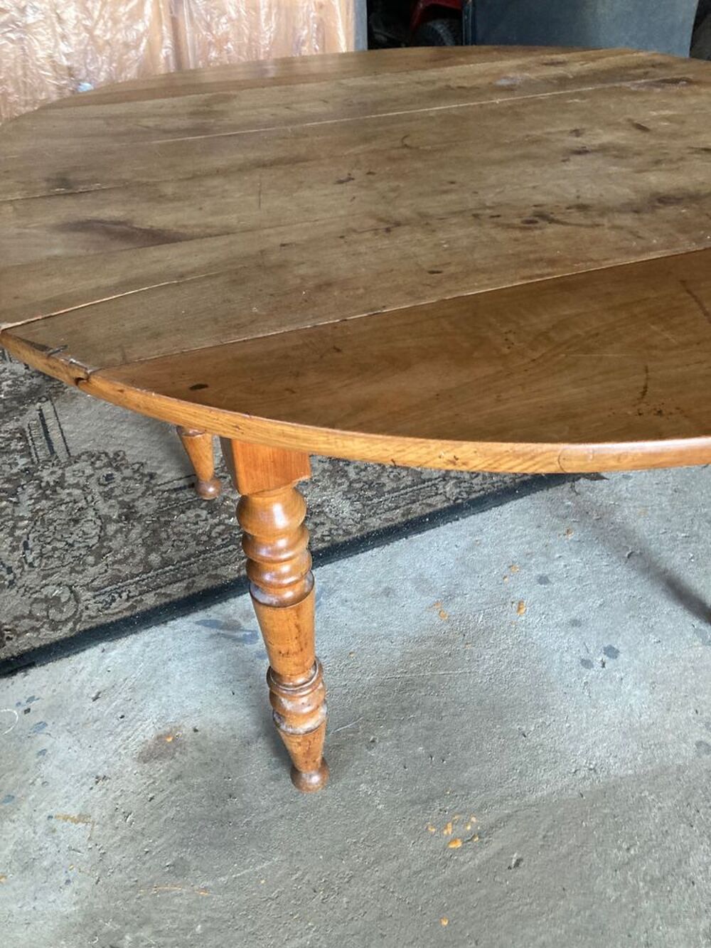 Tr&egrave;s belle table ronde ancienne de 1925 en merisier massif Meubles
