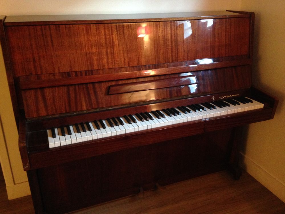 piano droit d'&eacute;tude + banquette Instruments de musique