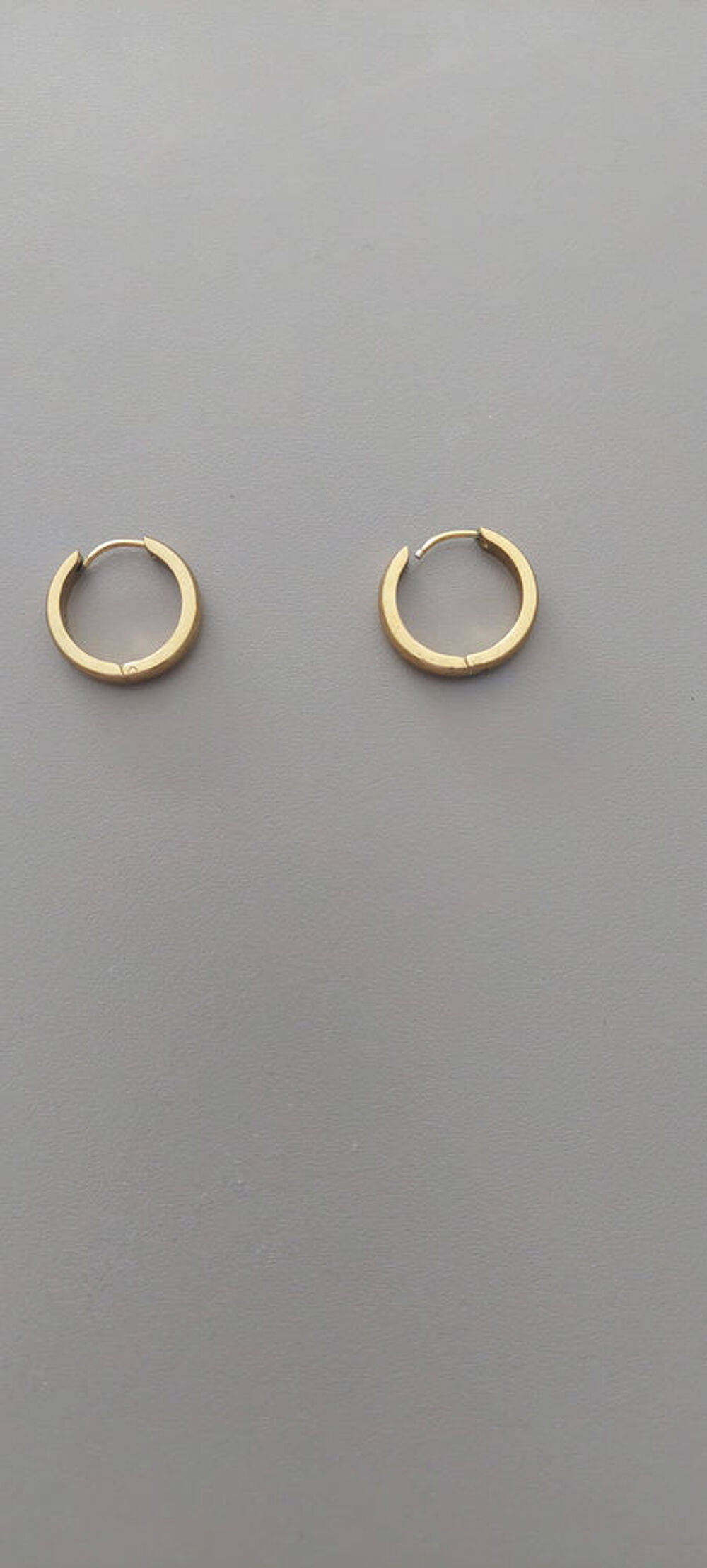 Divers bijoux , port&eacute;s tr&egrave;s peu de fois, en tr&egrave;s bon Bijoux et montres