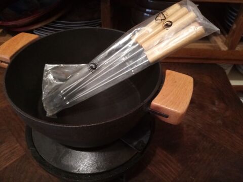 service  fondue fonte neuf  + assiettes 15 Belfort (90)