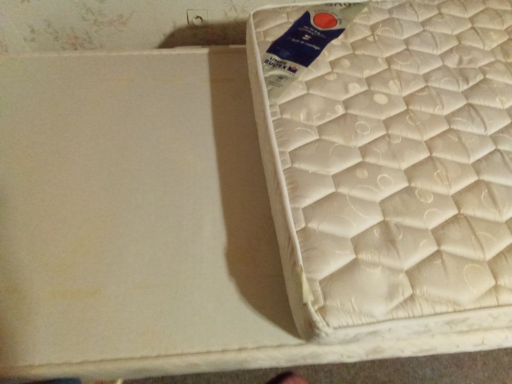 Matelas Bultex SAGA semi ferme quasi neuf beige cr&egrave;me
80x190 Meubles