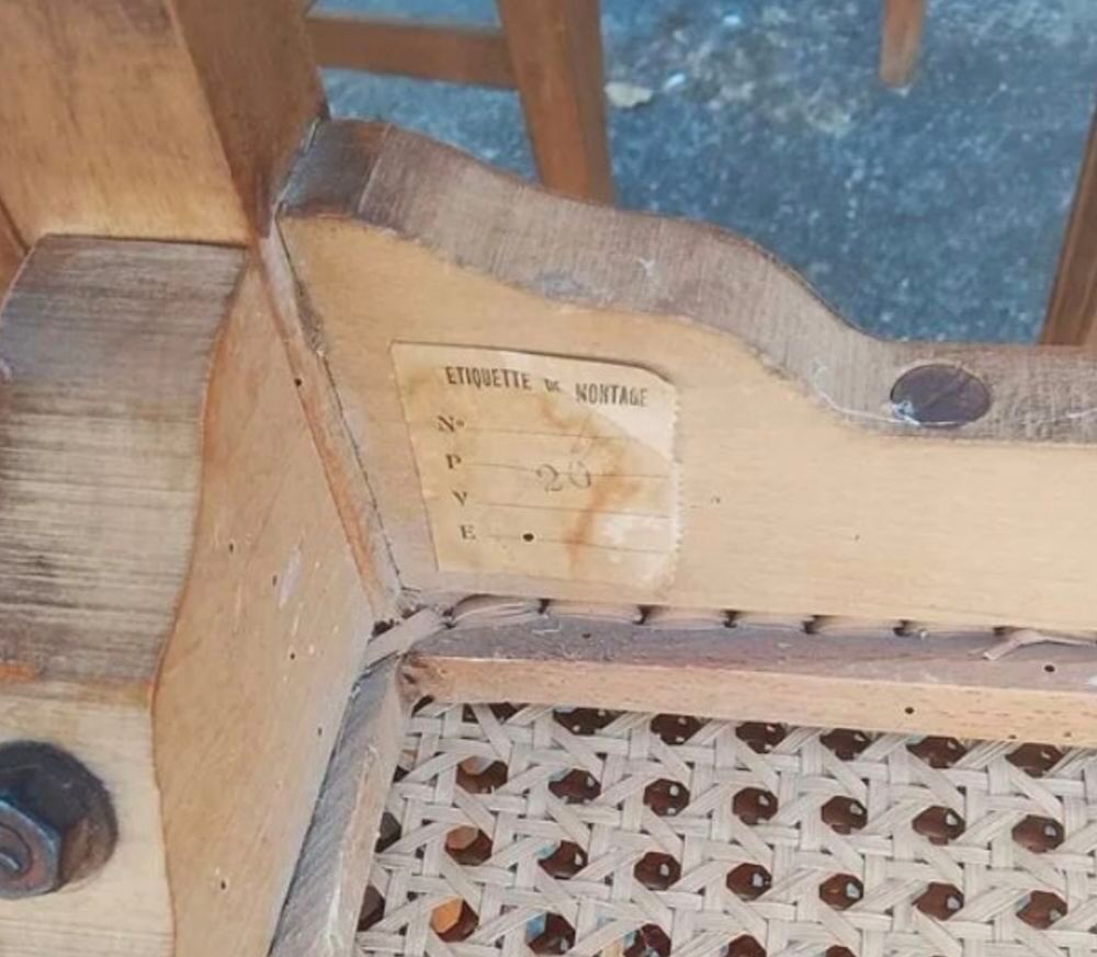 3 chaises can&eacute;es Meubles
