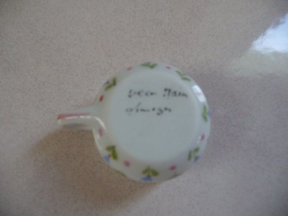 Tasse miniature porcelaine de Limoges d&eacute;cor main 