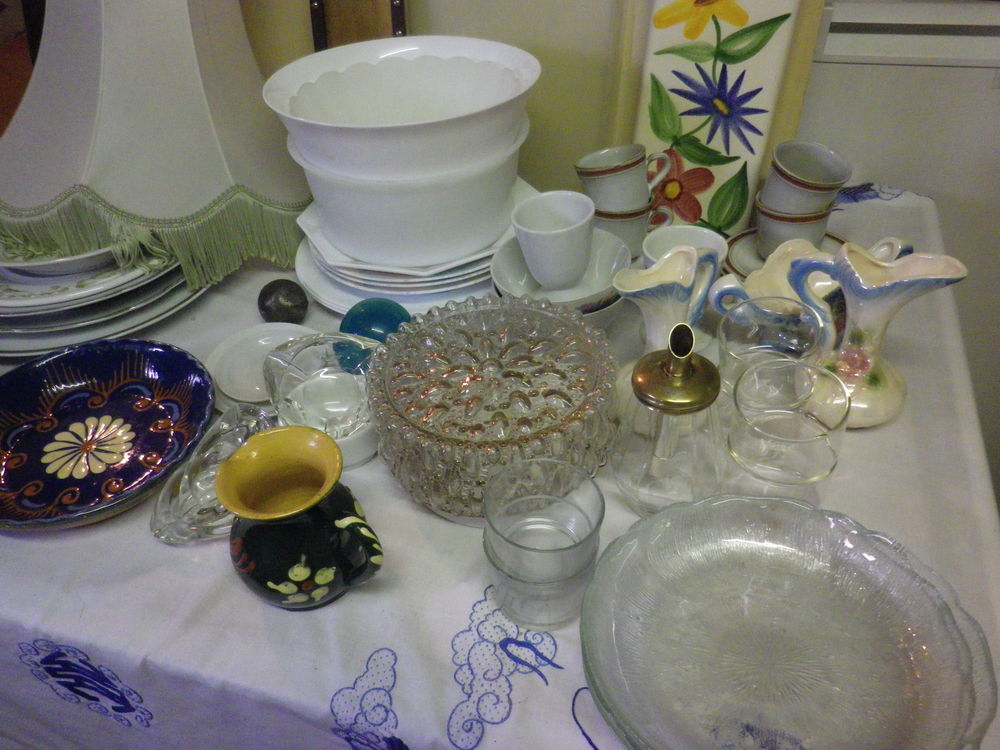 lot de 60 pi&egrave;ces env march&eacute; aux puces
5e Décoration