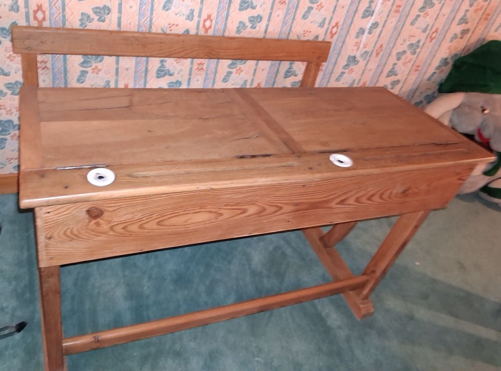 Bureau d'&eacute;cole en bois Décoration