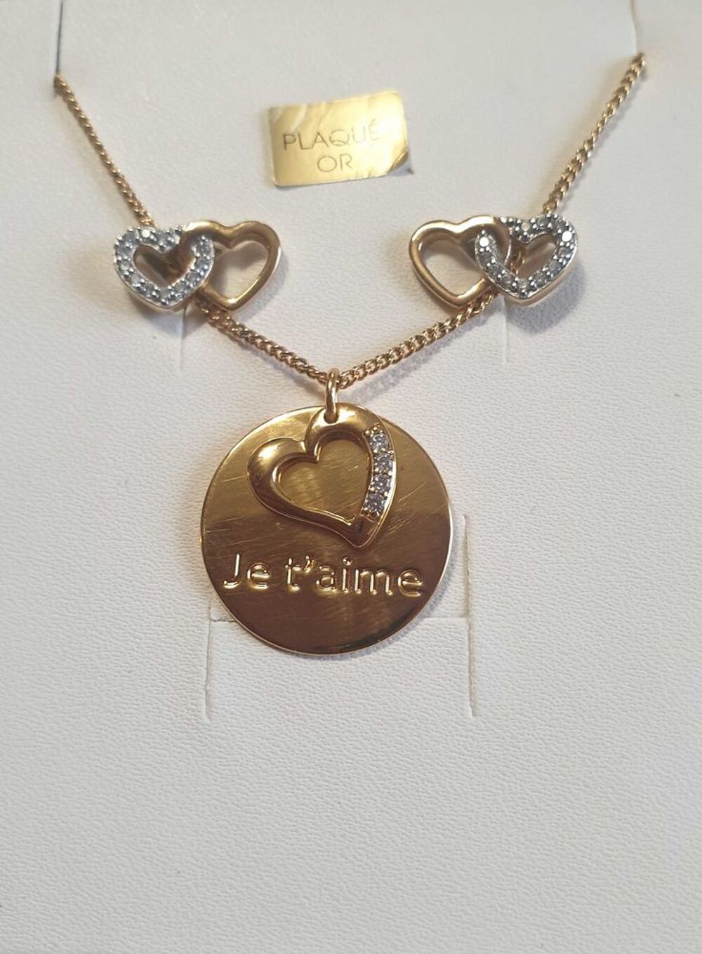 tr&egrave;s belle parure boucles d'oreilles et cha&icirc;ne avec pendentif pour dire je t'aime. plaqu&eacute; or. Bijoux et montres