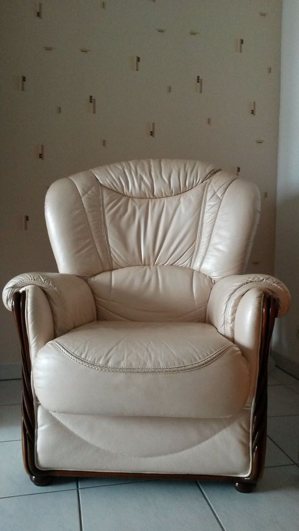 Canap&eacute; 3 places et fauteuil cuir agneau rose nacr&eacute; Meubles