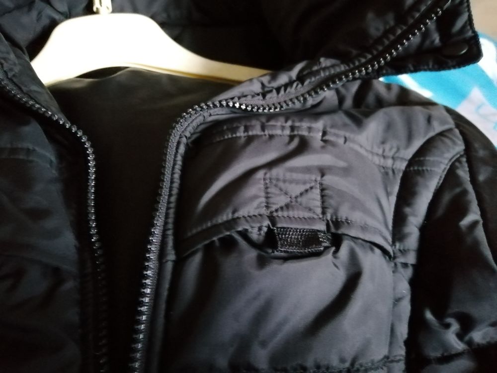 Joli blouson court noir style doudoune Vêtements