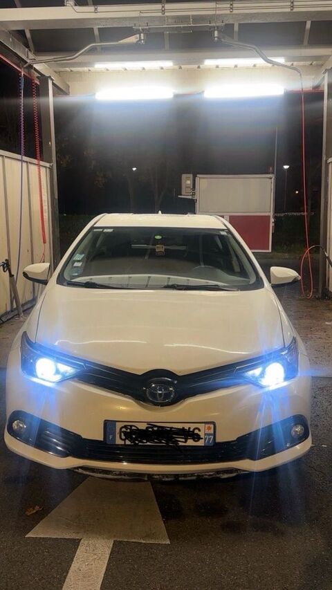 Toyota Auris Hybride 136h Business 2015 occasion Saint-Denis 93200