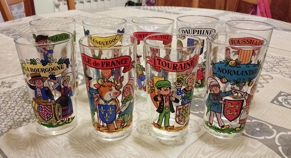 Anciens verres de diff&eacute;rentes r&eacute;gions Cuisine