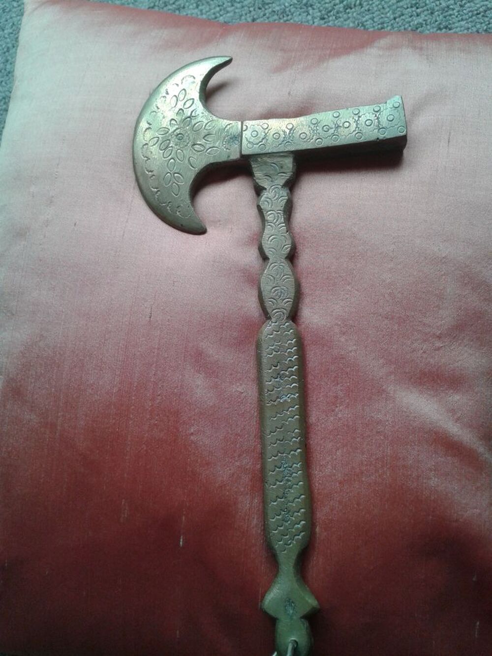 Marteau-hache &agrave; casser du sucre en laiton touareg Décoration