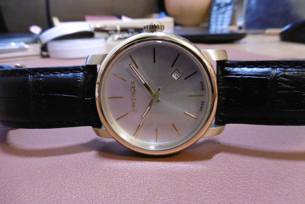 Montre Suisse Wenger NEUVE jamais port&eacute;e Bijoux et montres