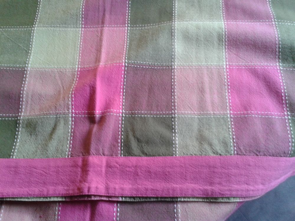 Nappe &agrave; carreaux neuve en coton Cuisine
