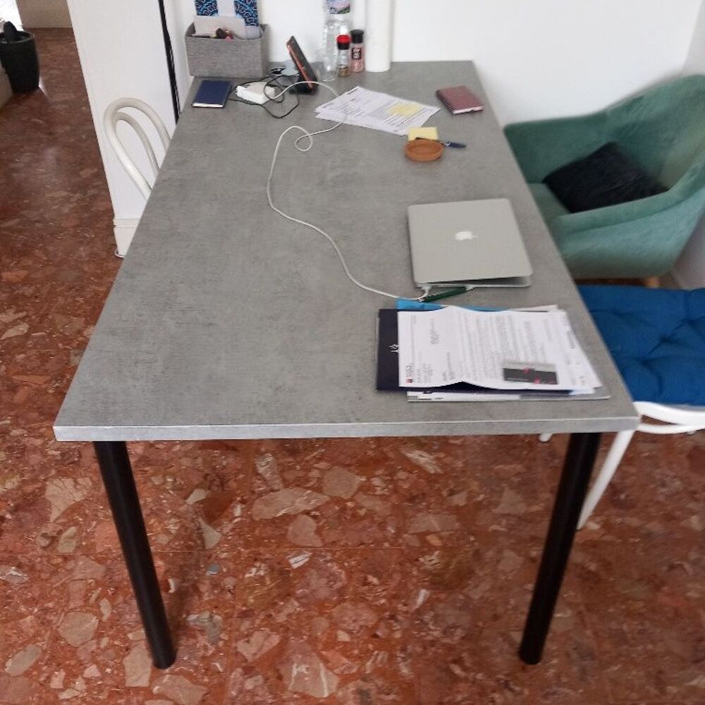 Grande table bureau plan travail avec arriv&eacute;e &eacute;lectrique Meubles