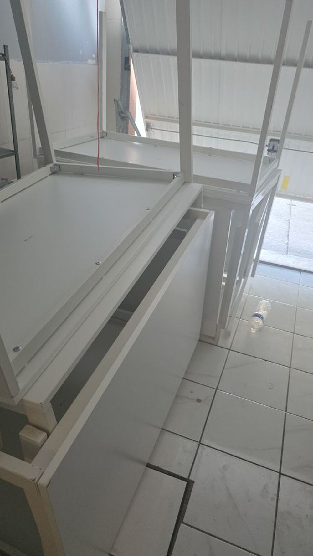 Table IKEA Blanche en acier Meubles