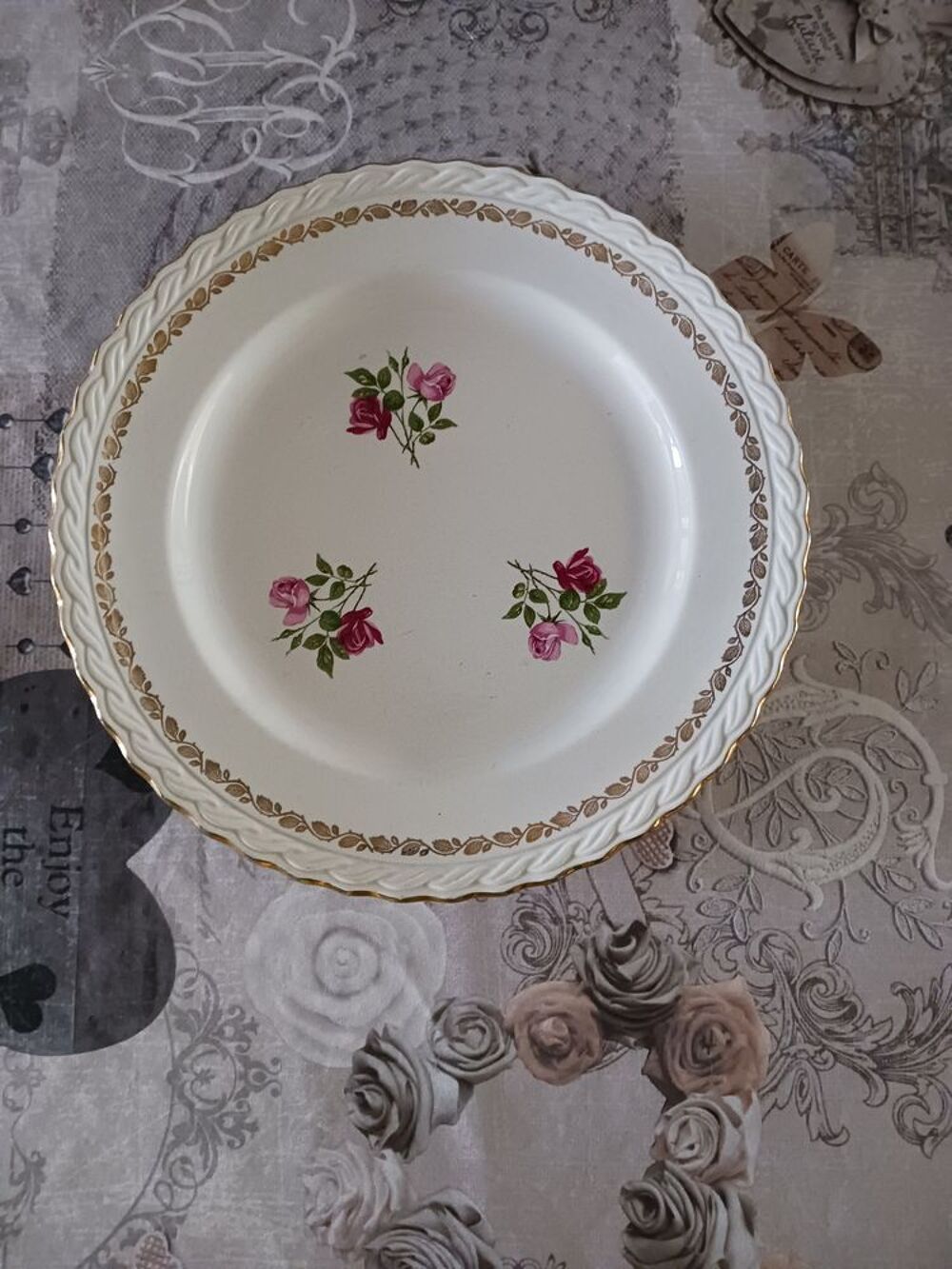 Plat &agrave; tarte "l'amandinoise" poin&ccedil;onn&eacute; et num&eacute;rot&eacute; 28 cm Décoration