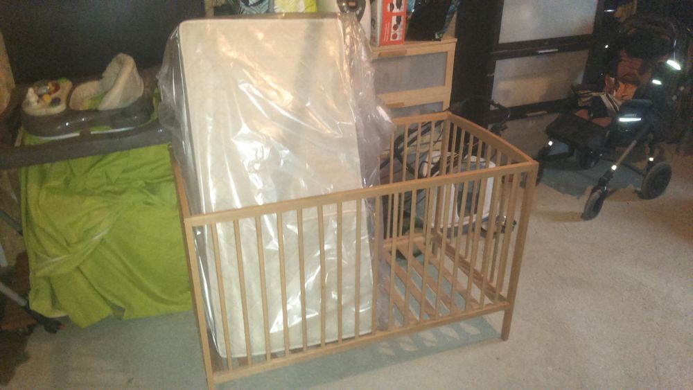 lit pour b&eacute;b&eacute; avec matelas Mobilier enfants
