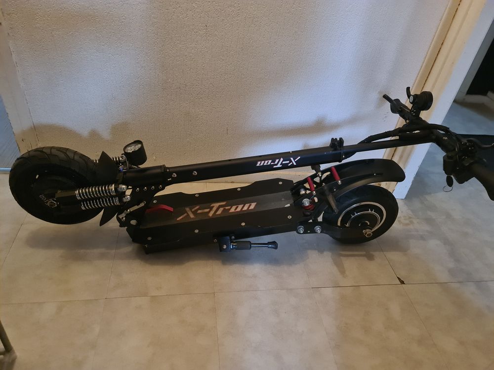 Trottinette &eacute;lectrique Vélos