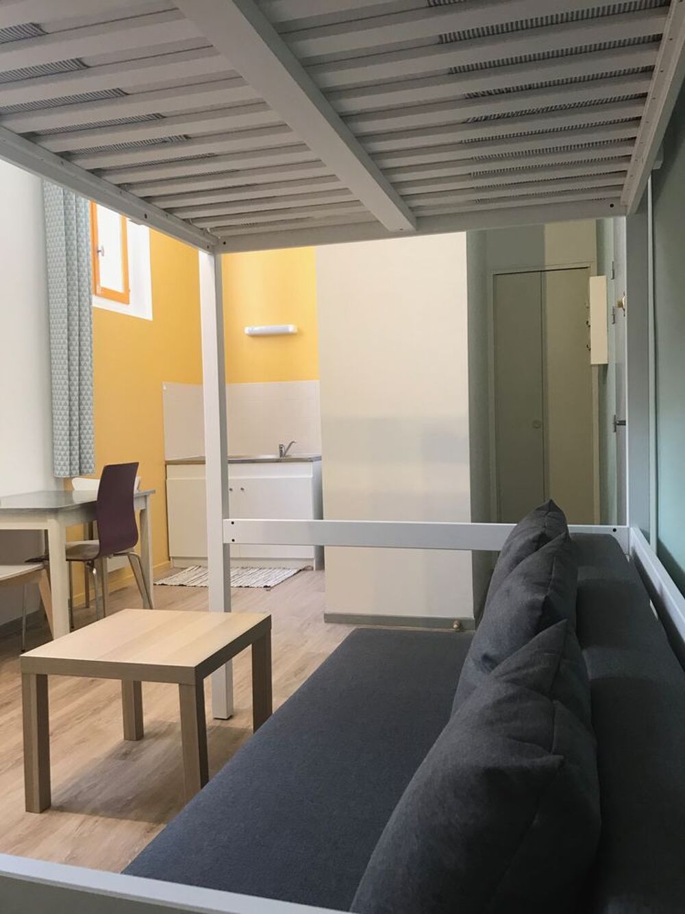 Location Appartement GRAND STUDIO MEUBLE 32M2, Centre Ville d'Avignon Avignon