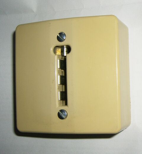 Prise t�l�phone femelle � poser en saillie 1 Balma (31)