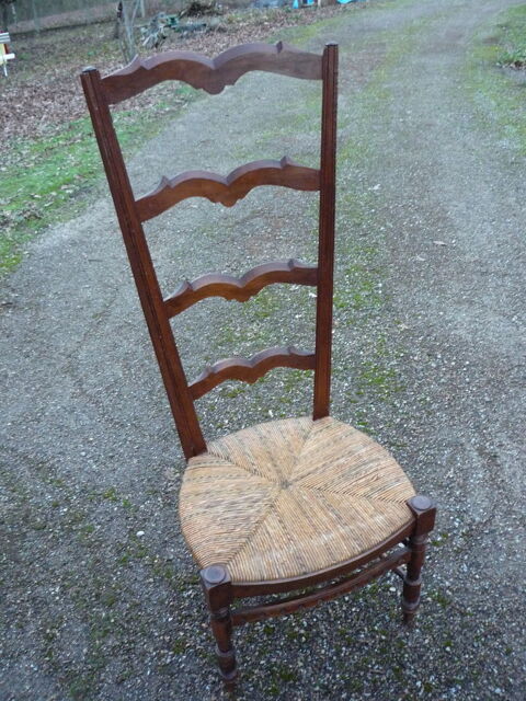 Chaise basse à langer/nourrisse/cheminée 85 Castres (81)