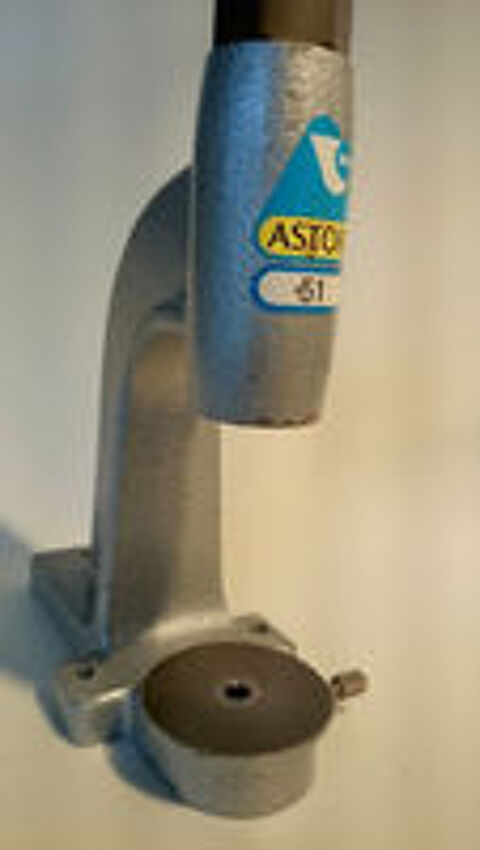   Presse haute qualit� Machine � bouton ASTOR A51 