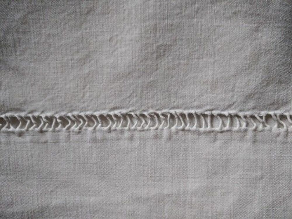 Drap ancien brod&eacute; main Décoration