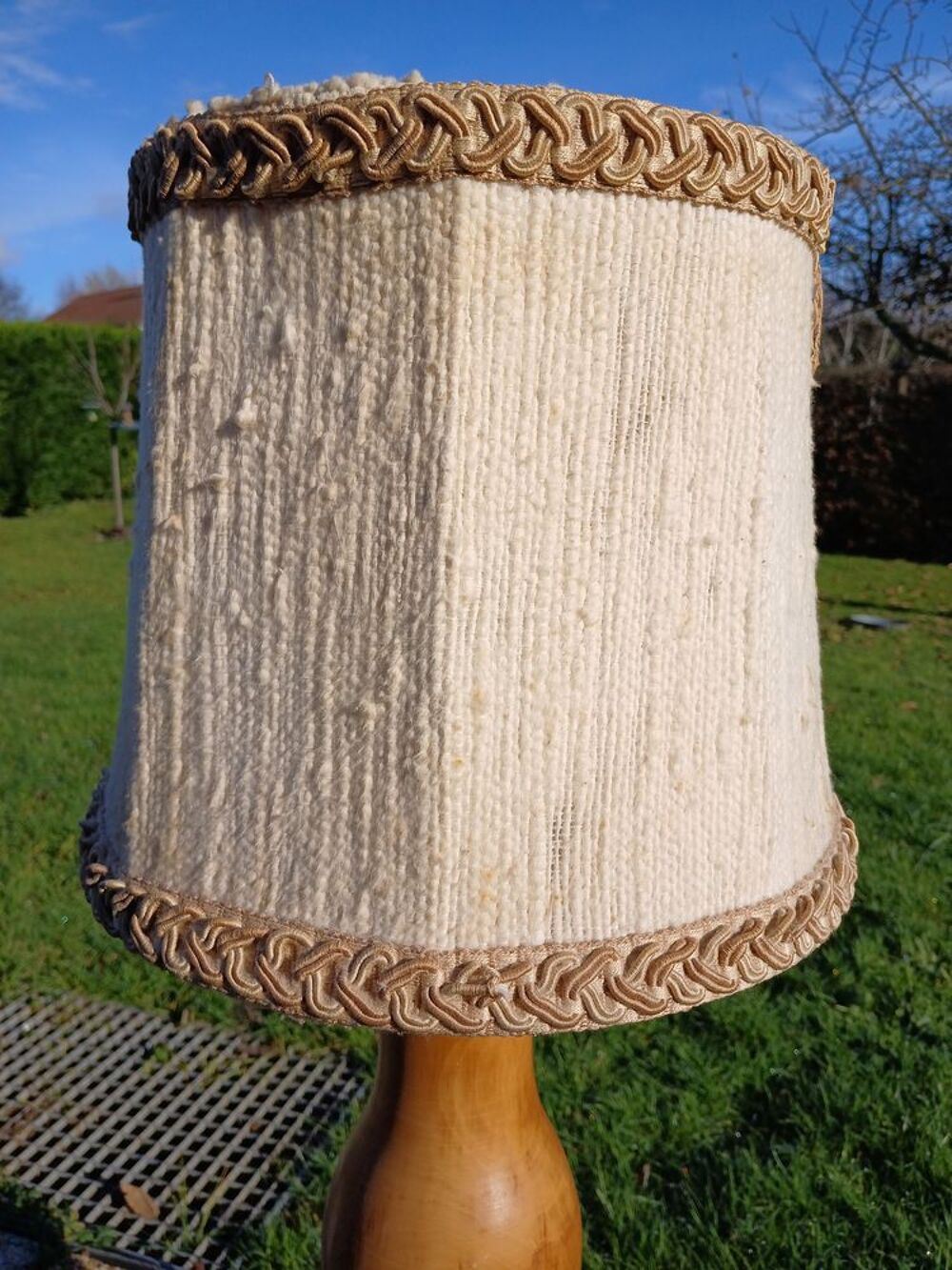 LAMPE SUR PIED FORME QUILLE EN BOIS AVEC ABAT-JOUR Décoration