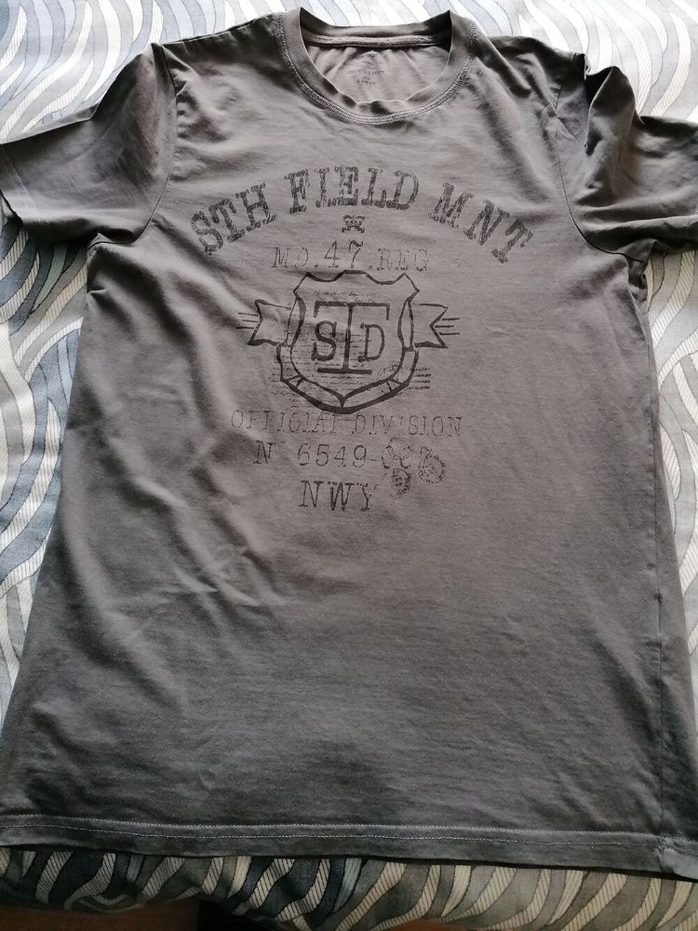 3 tee shirts Vêtements enfants