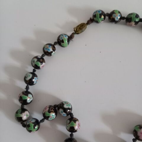 perles, motif fleur, cloisonnées montées en collier 45 perle 48 Saumur (49)