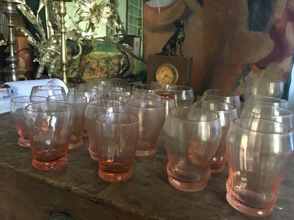 Verres rose &agrave; liqueur 1940 Décoration